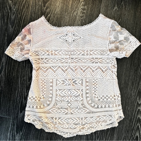 Elegant Cream Lace Top - Picture 6 of 6